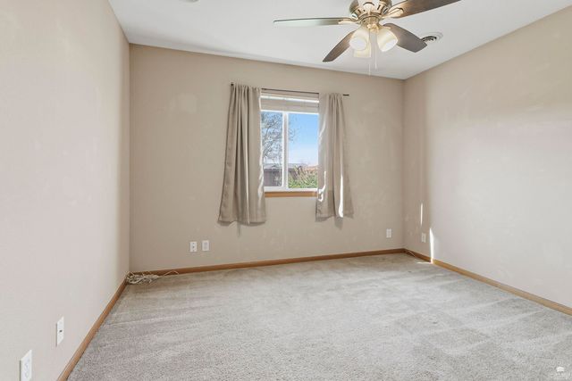 2621 S Brookglen Circle, Manhattan, KS 66502