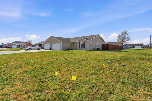 2621 S Brookglen Circle, Manhattan, KS 66502