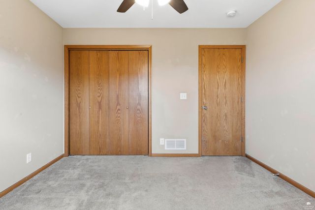 2621 S Brookglen Circle, Manhattan, KS 66502