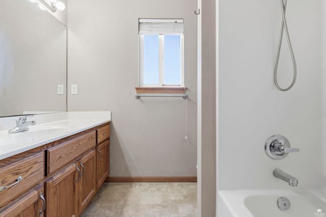 2621 S Brookglen Circle, Manhattan, KS 66502