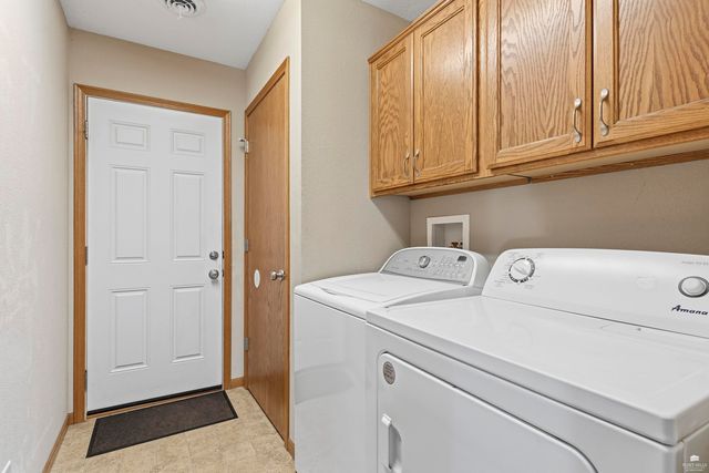 2621 S Brookglen Circle, Manhattan, KS 66502