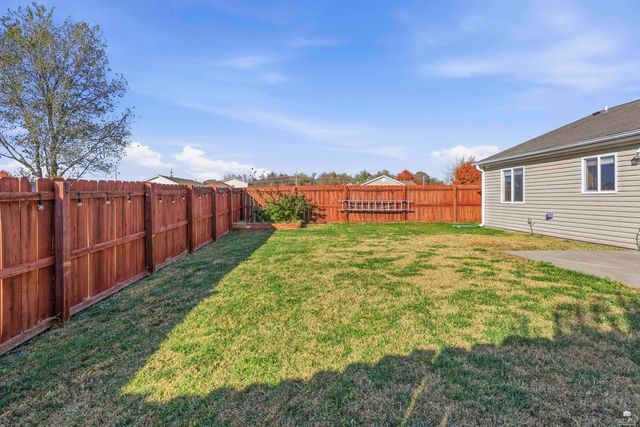 2621 S Brookglen Circle, Manhattan, KS 66502