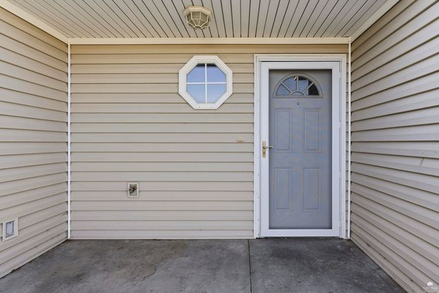 2621 S Brookglen Circle, Manhattan, KS 66502