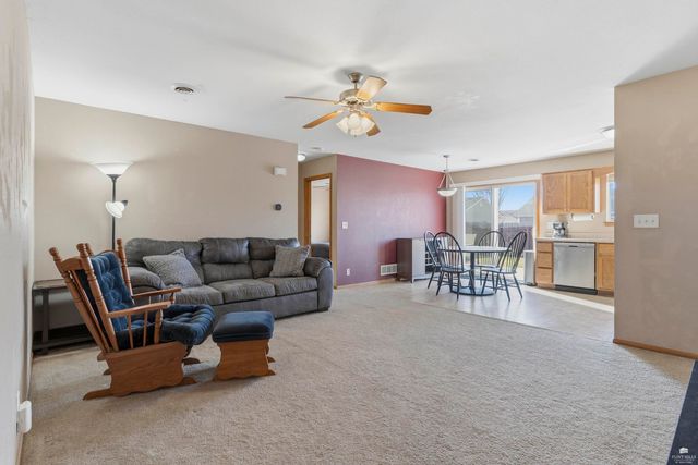 2621 S Brookglen Circle, Manhattan, KS 66502
