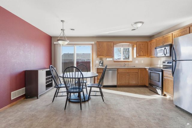 2621 S Brookglen Circle, Manhattan, KS 66502