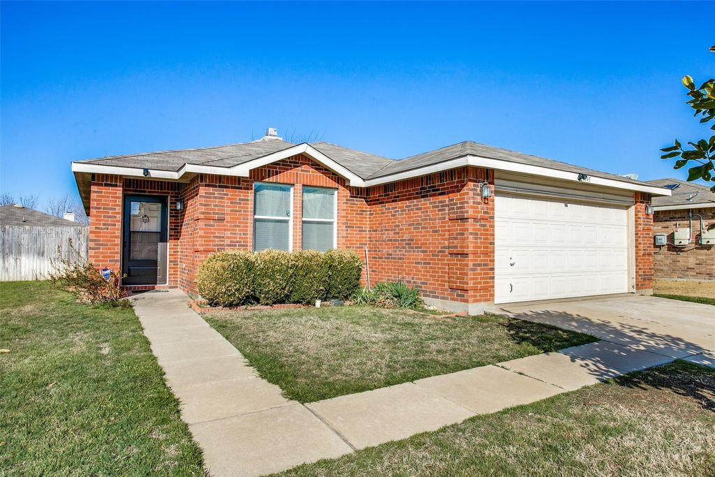 5145 Weather Rock Lane, Fort Worth, TX 76179
