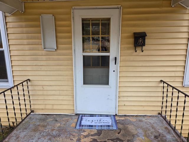 403 W King, Bedford, VA 24523