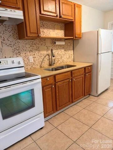 2912 L D parker Drive 2, Charlotte, NC 28206