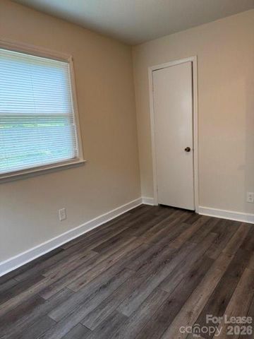 2912 L D parker Drive 2, Charlotte, NC 28206