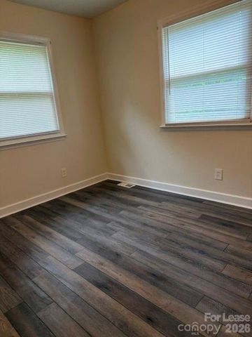 2912 L D parker Drive 2, Charlotte, NC 28206