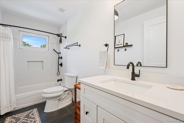 660 Sutton Place, Greenport, NY 11944