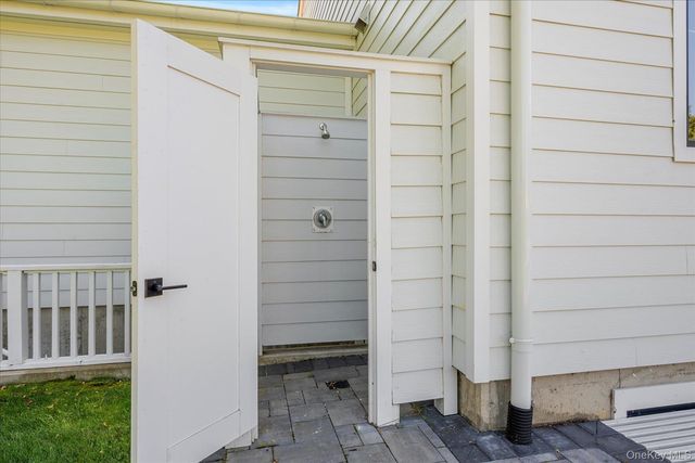 660 Sutton Place, Greenport, NY 11944