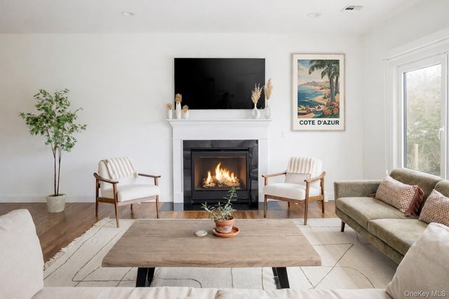 660 Sutton Place, Greenport, NY 11944