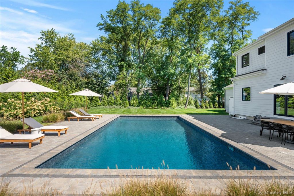 660 Sutton Place, Greenport, NY 11944