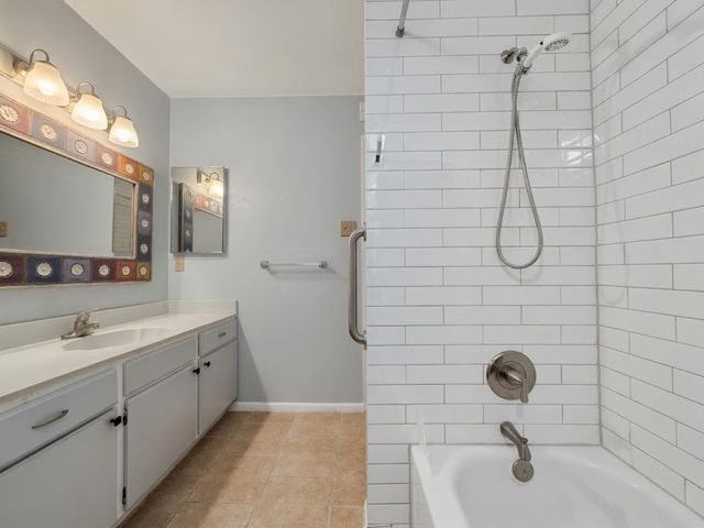 821 Merrywood Gln Apt 1, Memphis, TN 38117