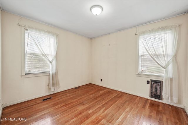 5716 Sanford Rd, Knoxville, TN 37912