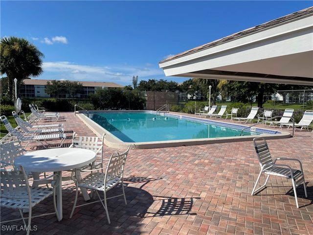 9640 Victoria LN C-305, Naples, FL 34109