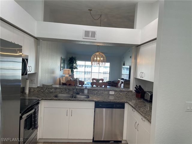 9640 Victoria LN C-305, Naples, FL 34109