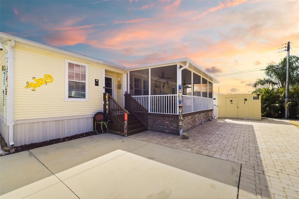 Image 1 of property listing at 812 50TH AVENUE TERRACE W, Bradenton, FL 34207