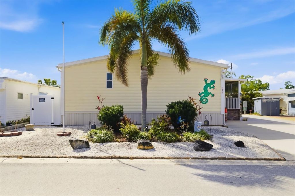 Image 2 of property listing at 812 50TH AVENUE TERRACE W, Bradenton, FL 34207