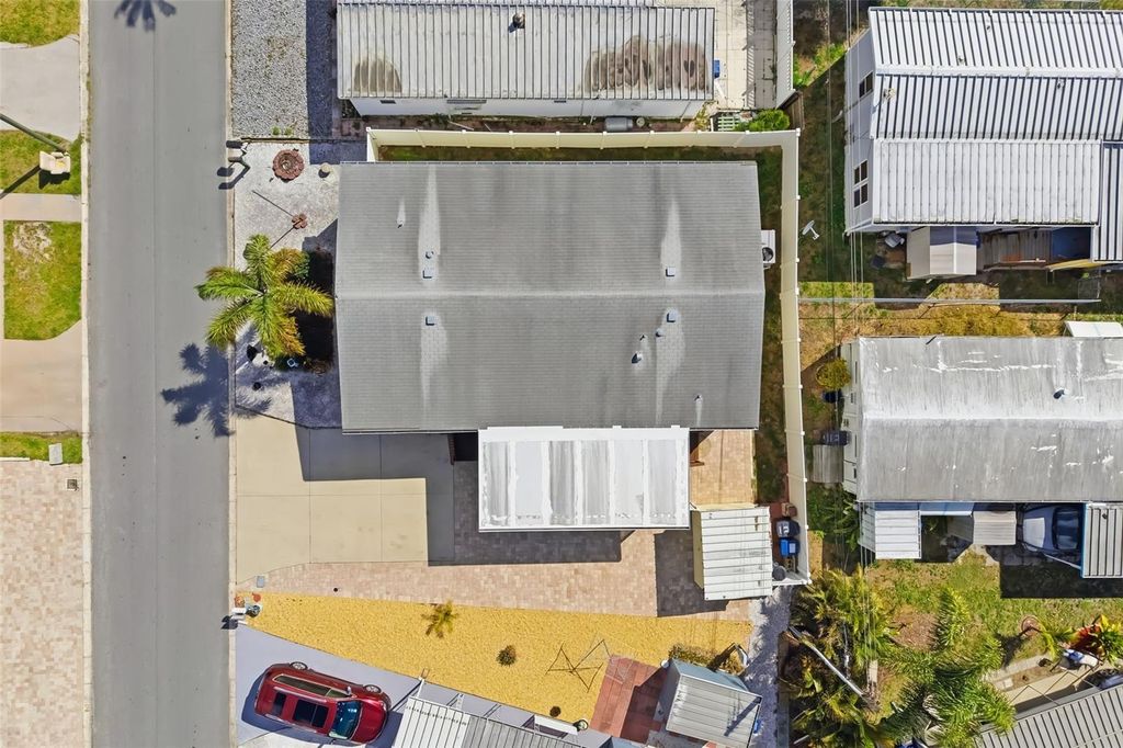 Image 18 of property listing at 812 50TH AVENUE TERRACE W, Bradenton, FL 34207