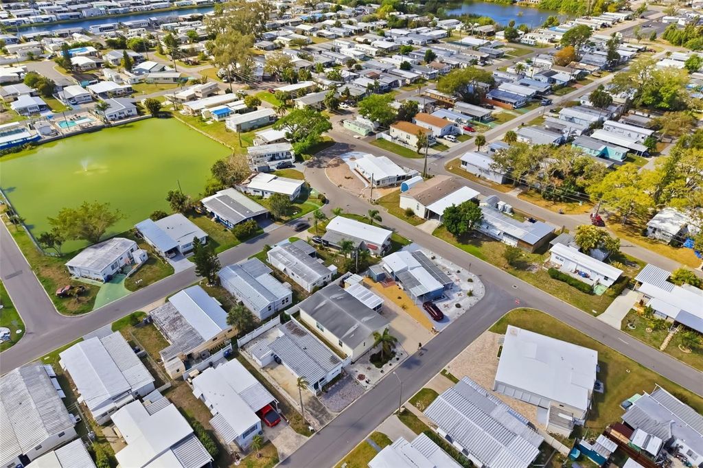 Image 20 of property listing at 812 50TH AVENUE TERRACE W, Bradenton, FL 34207