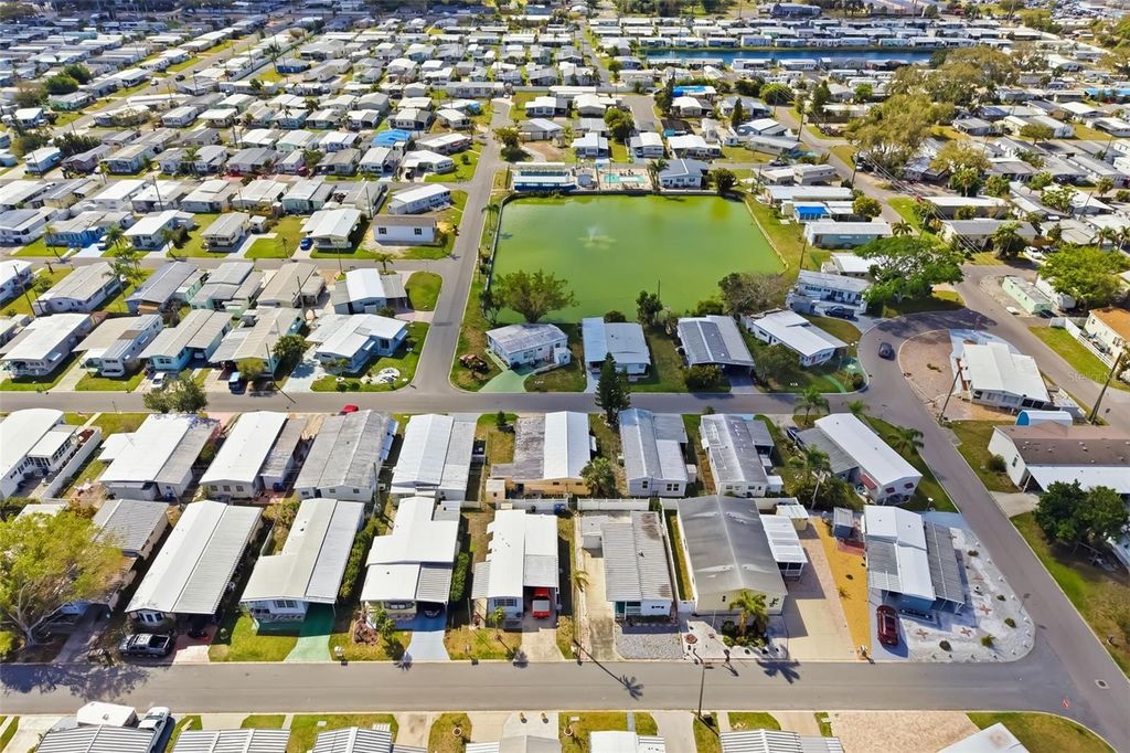 Image 21 of property listing at 812 50TH AVENUE TERRACE W, Bradenton, FL 34207