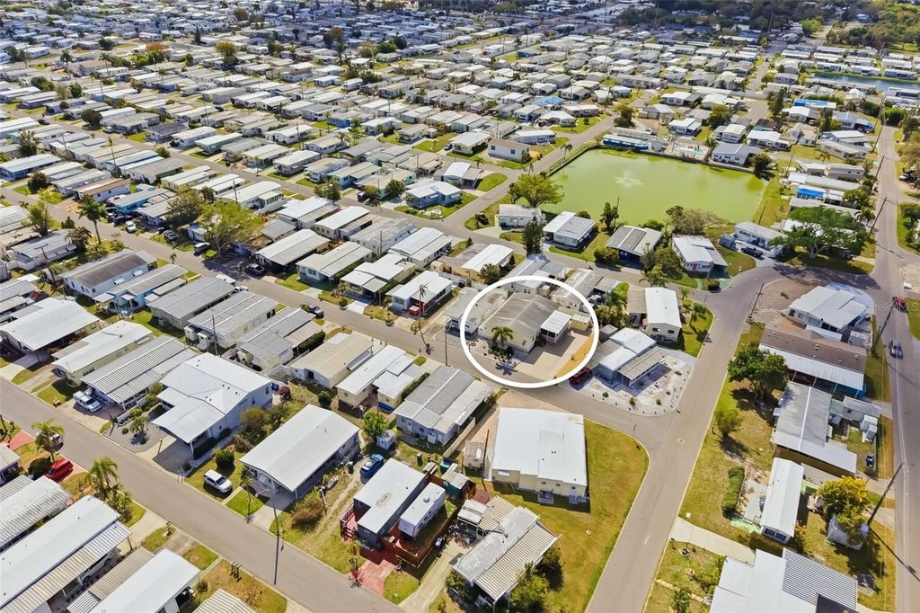 Image 22 of property listing at 812 50TH AVENUE TERRACE W, Bradenton, FL 34207