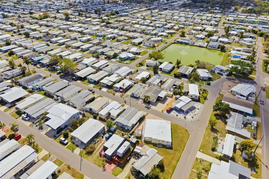 Image 23 of property listing at 812 50TH AVENUE TERRACE W, Bradenton, FL 34207