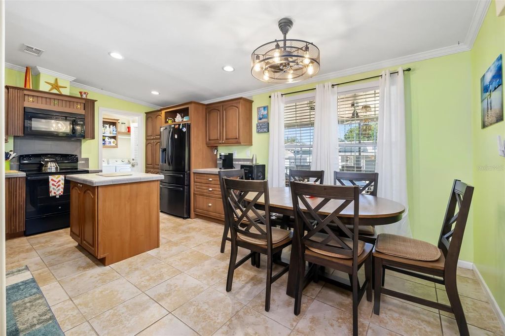 Image 25 of property listing at 812 50TH AVENUE TERRACE W, Bradenton, FL 34207