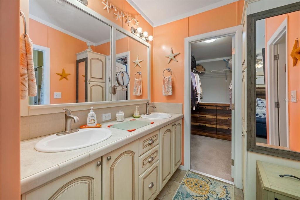 Image 34 of property listing at 812 50TH AVENUE TERRACE W, Bradenton, FL 34207