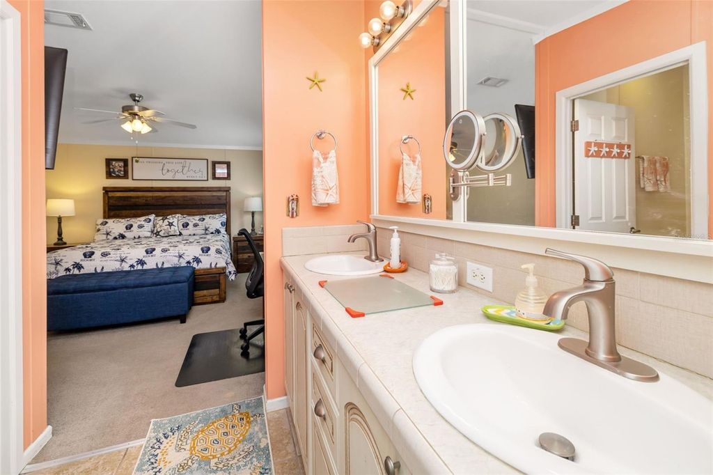 Image 37 of property listing at 812 50TH AVENUE TERRACE W, Bradenton, FL 34207