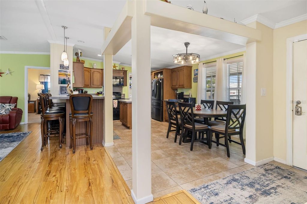 Image 46 of property listing at 812 50TH AVENUE TERRACE W, Bradenton, FL 34207