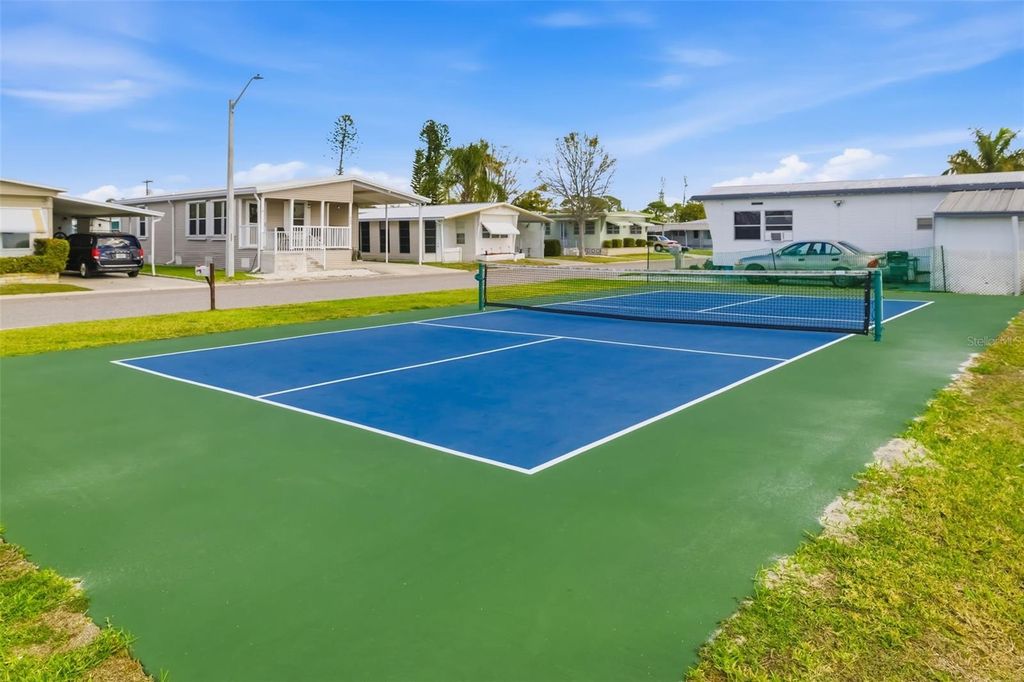 Image 63 of property listing at 812 50TH AVENUE TERRACE W, Bradenton, FL 34207