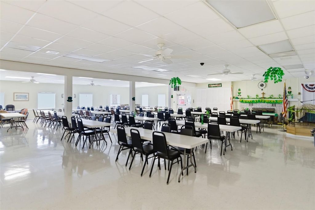 Image 66 of property listing at 812 50TH AVENUE TERRACE W, Bradenton, FL 34207