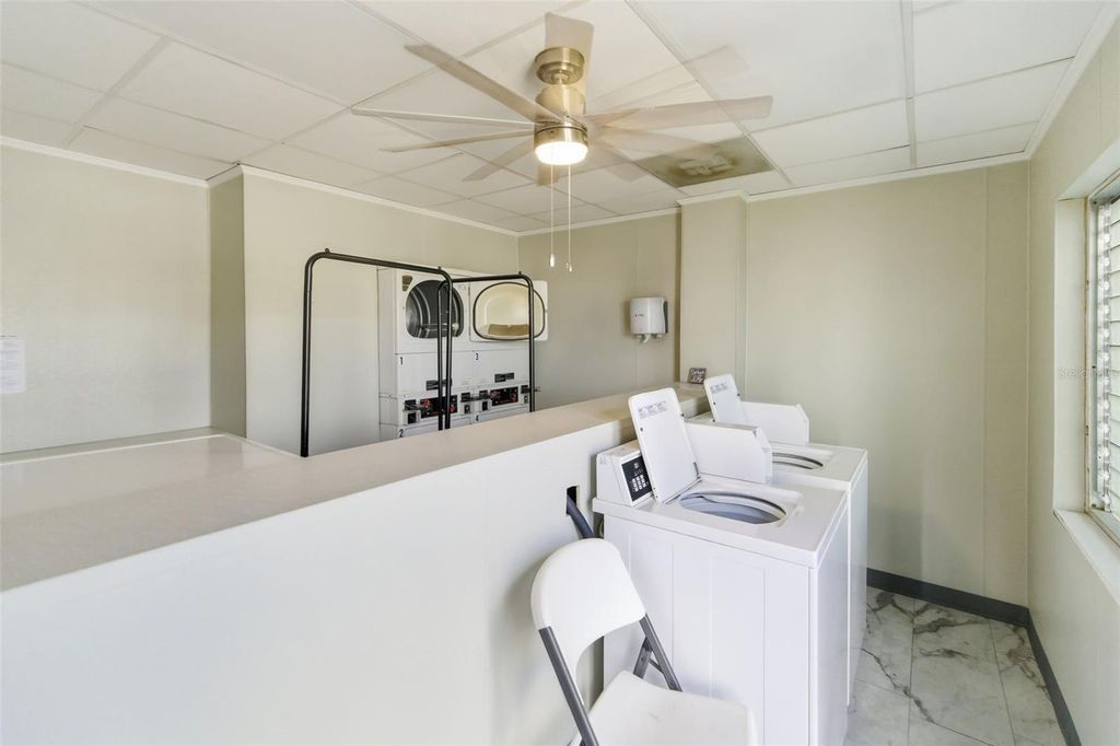 Image 69 of property listing at 812 50TH AVENUE TERRACE W, Bradenton, FL 34207