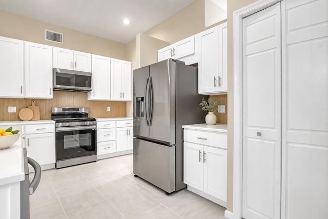 16085 E SECRETARIAT Drive, The Acreage, FL 33470