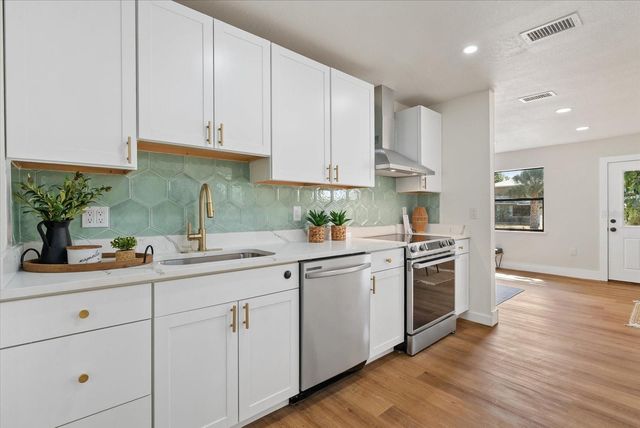 2535 FLOYD STREET, Sarasota, FL 34239