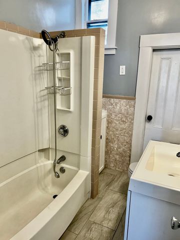21 Waverley 21, North Andover, MA 01845