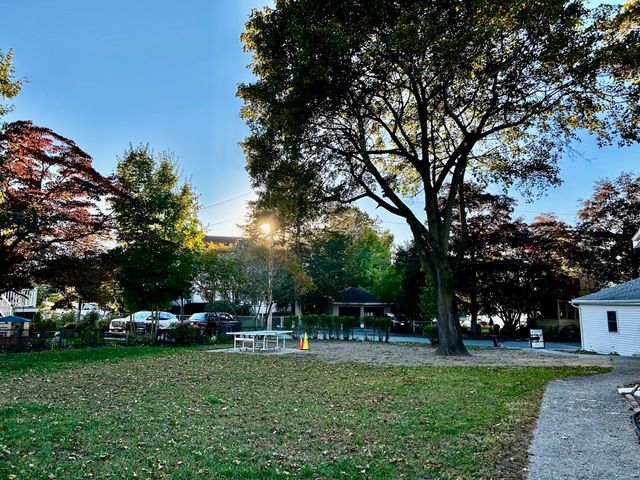 21 Waverley 21, North Andover, MA 01845