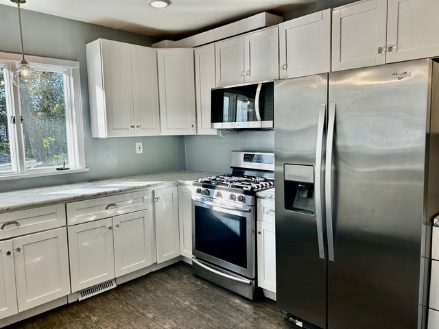 21 Waverley 21, North Andover, MA 01845