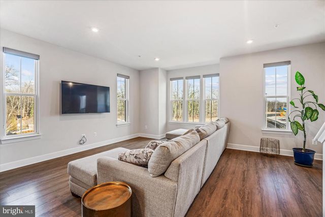 6732 BELCREST RD, Hyattsville, MD 20782