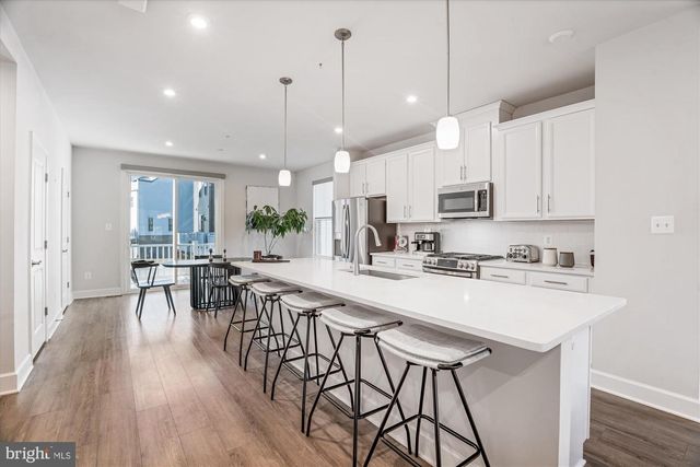 6732 BELCREST RD, Hyattsville, MD 20782