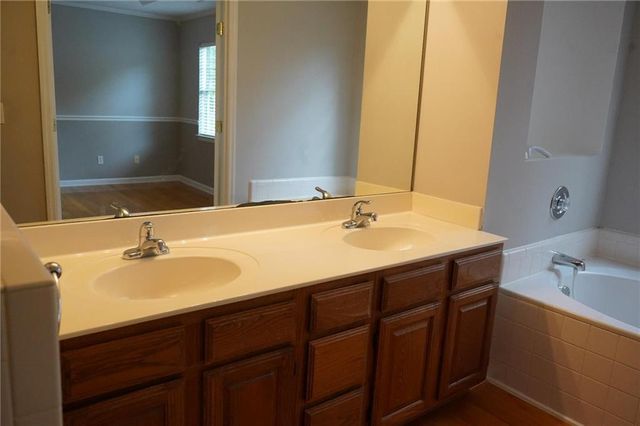 210 Radner Run, Lawrenceville, GA 30043