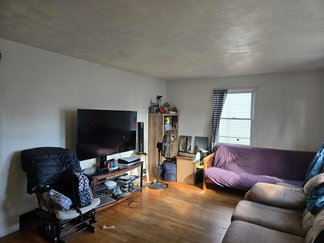 78 San Miguel St, Springfield, MA 01104