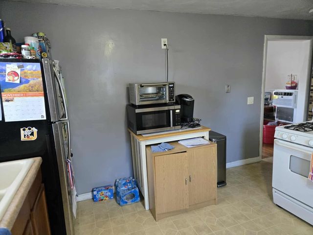 78 San Miguel St, Springfield, MA 01104