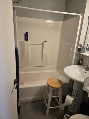 78 San Miguel St, Springfield, MA 01104