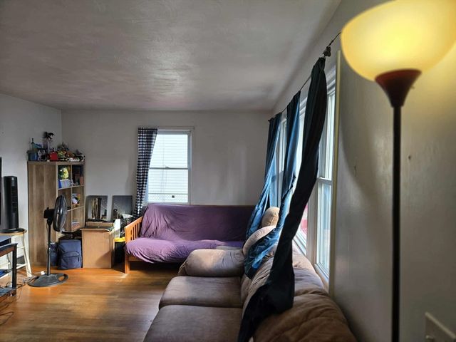 78 San Miguel St, Springfield, MA 01104