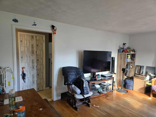 78 San Miguel St, Springfield, MA 01104