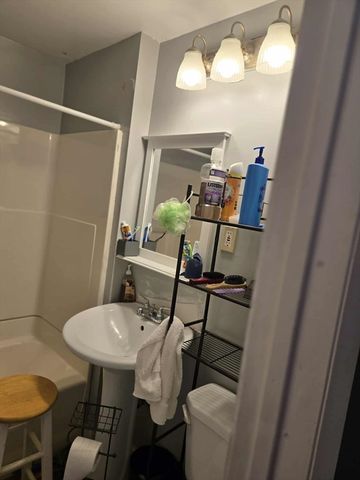 78 San Miguel St, Springfield, MA 01104